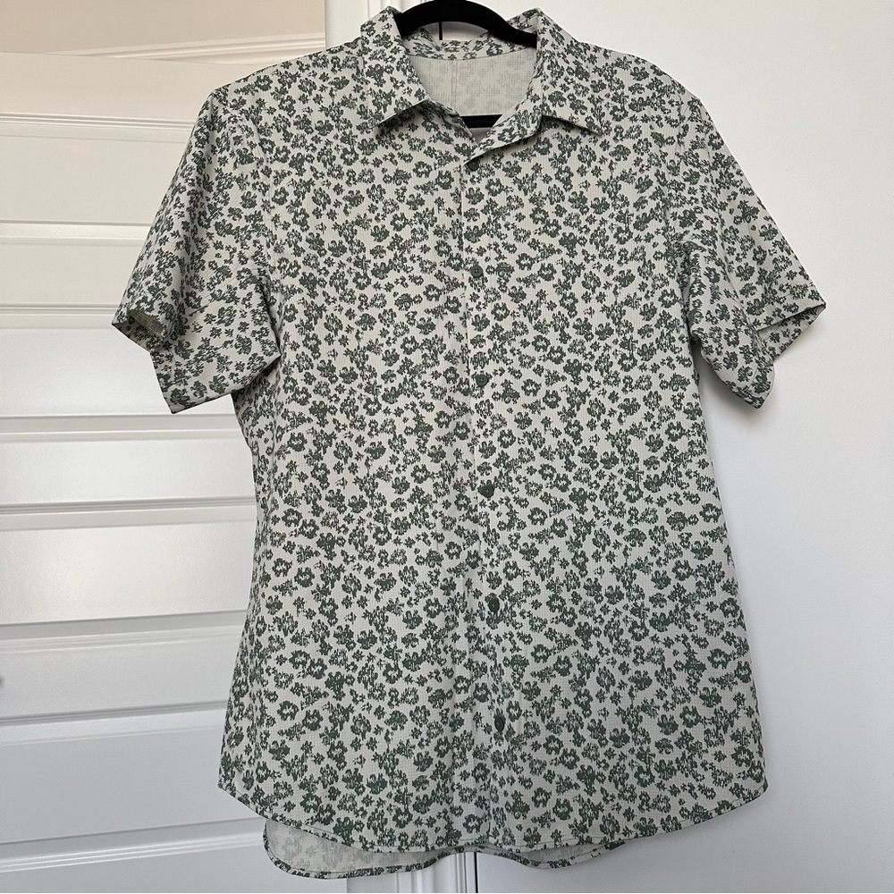 Lululemon Airing Easy Short Sleeve Button Down Size XL